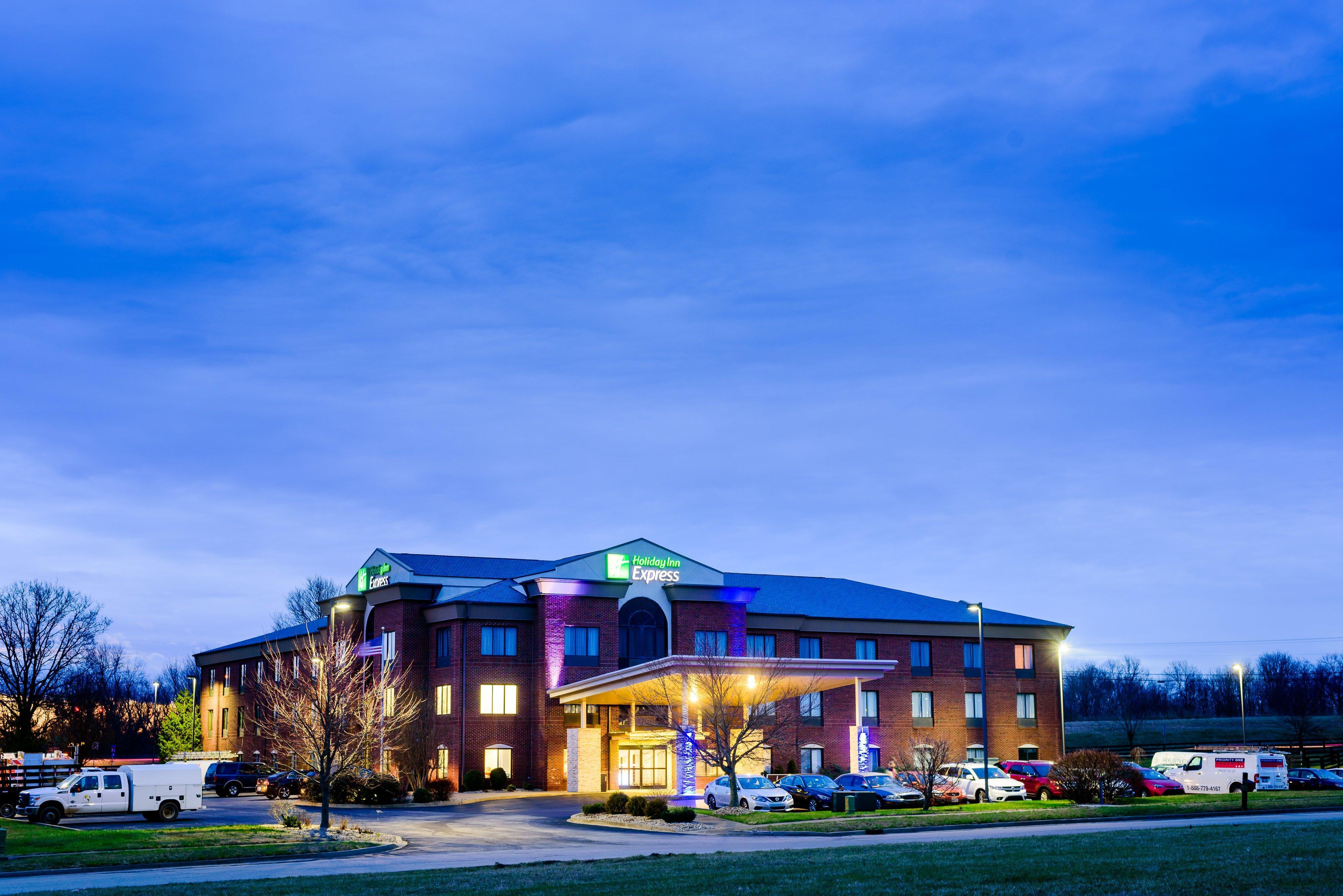 Holiday Inn Express & Suites Shelbyville By Ihg Exterior foto